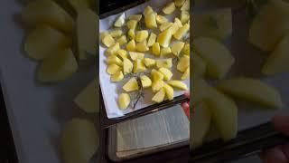 Картофель с розмарином в духовке #вкуснаяеда #готовимдома #картошка #картофельвдуховке #картофель