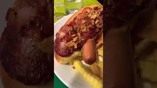 Maxi hot dog. Brutal perrito caliente salchicha alemana #hotdog #sausage #american #fries #food