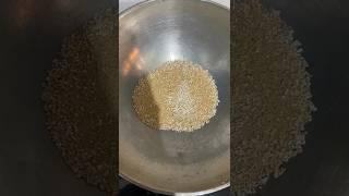 चौलाई के दाने कैसे फुलाएं या खिलाएं।  How to pop or puff Amaranth Chaulai seeds.