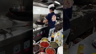 Dapeng rises with the wind and soars to 90,000 miles in one day. Female chef records real life and