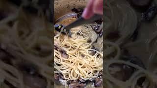 Buttery mushroom spaghetti #recipe #mushroom #shorts