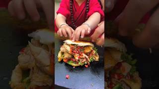 Chinese burger Grilled chicken on stone slab